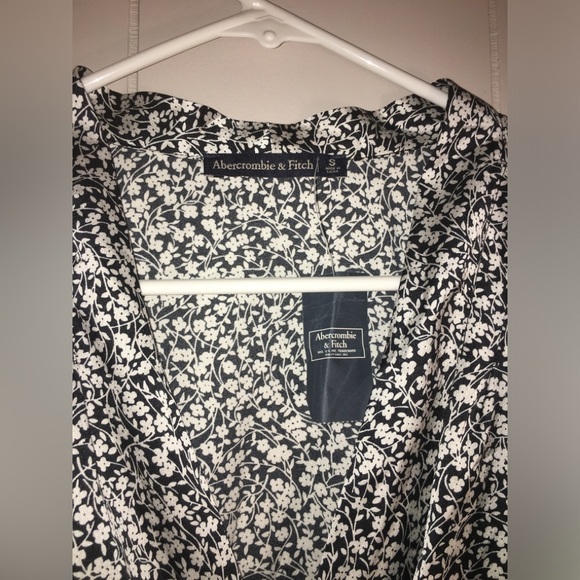 NWT Abercrombie and Fitch navy bodysuit size small. - Picture 2 of 6